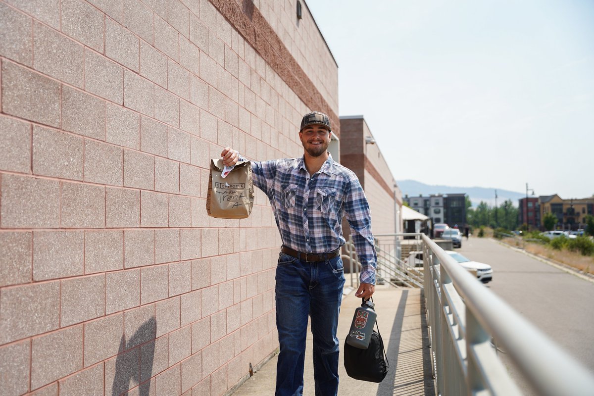 GoPaddleHeads's tweet image. Bring the food, the beer, and the friends for fit Friday! 🔥

#PaddleUp #FitFriday