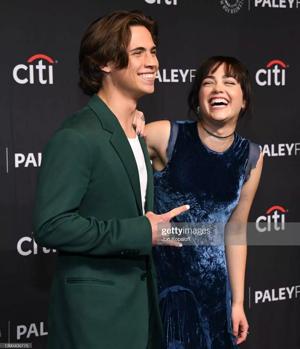 favswiftd's tweet photo. namoram ou não? uma thread pra vc entender e tirar as próprias conclusões sobre o relacionamento de mary mouser e tanner buchanan https://t.co/GtvXy16Y0F