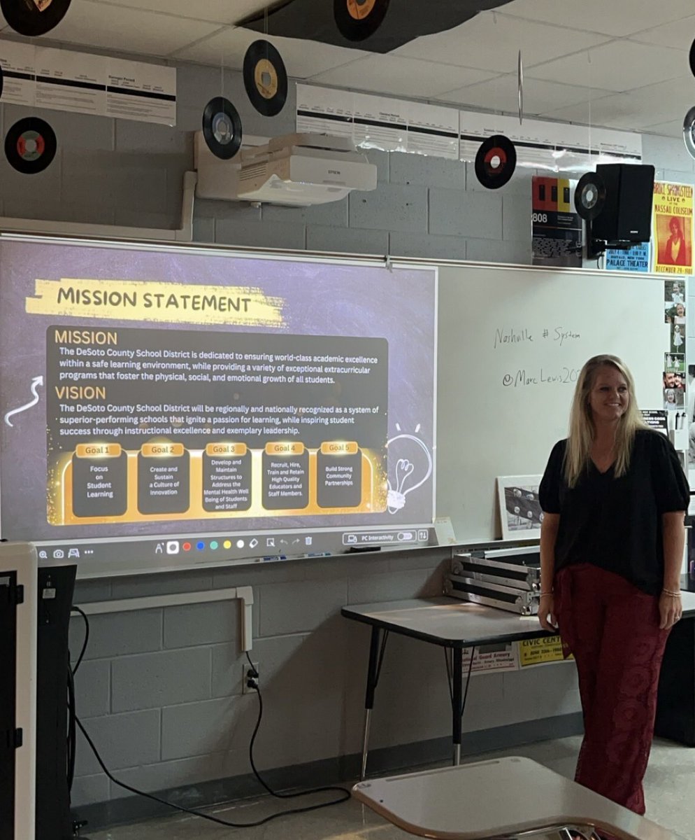 Mrs. Taylor tweet media