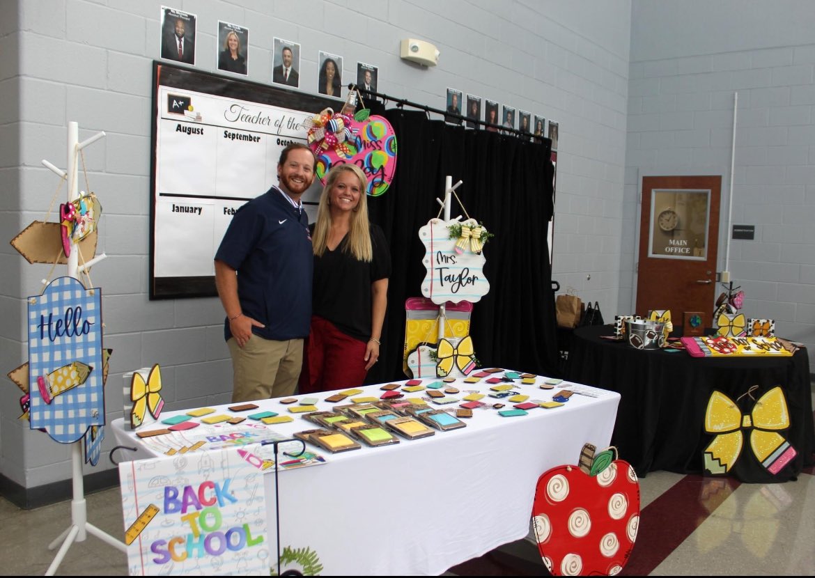 Mrs. Taylor tweet media