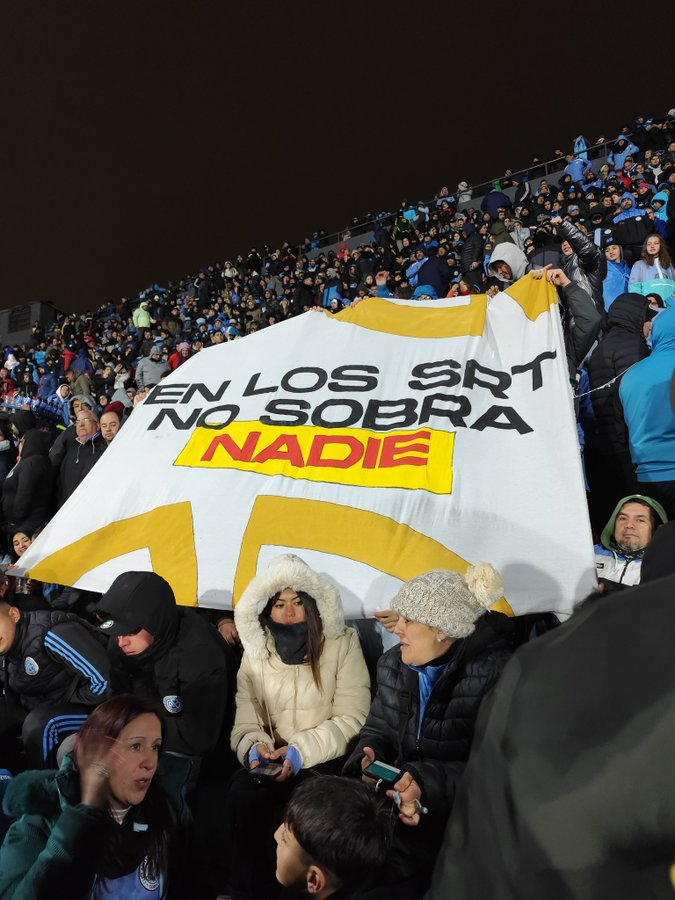 Cba24Ncomar's tweet photo. ✊El apoyo a los SRT y sus trabajadores, presente en Alberdi, mientras Belgrano enfrenta a Riestra.

✊En los SRT no sobra nadie

#SRT de la #UNC 

Foto: @maxitaibi https://t.co/5QSmnalD15