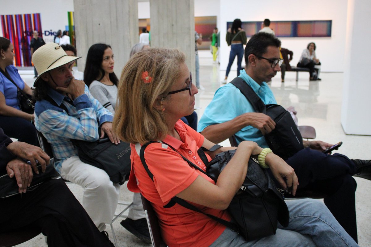 SomosUnem's tweet photo. #AlDía🗣️|| La directora de despacho de la #UNEM Patricia González:"Es importante que desde la Unem se haga una transformación curricular desde la experiencia latinoamericana, con los conocimientos de sabios y maestros del países que tienen una trayectoria desde la ancestralidad". https://t.co/5MCm3HQpY3