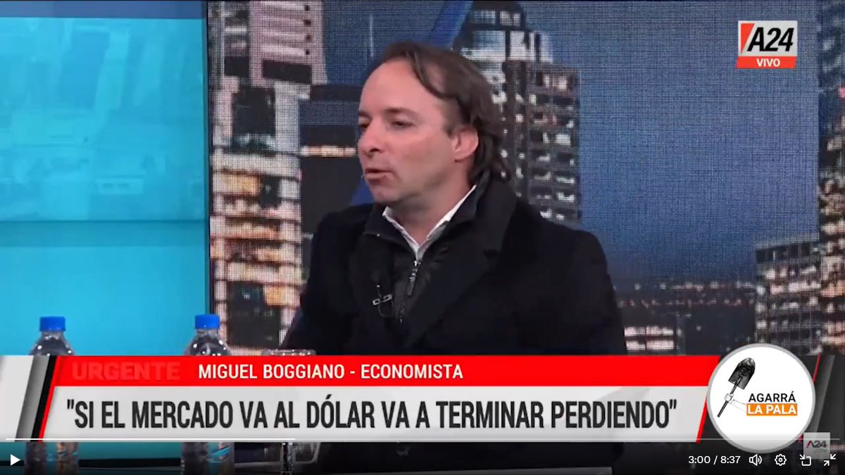 RCachanosky's tweet photo. Muy bien @Miguel_Boggiano el que apuesta al dólar pierde. El dólar es excremento que no sirve ni para abono y el peso es la moneda del futuro https://t.co/J77vUTCVvv