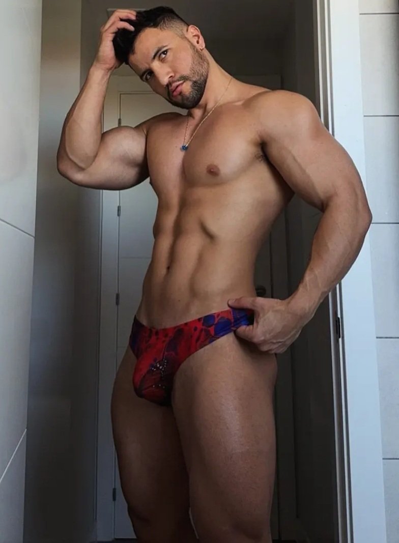 Lipo37829952's tweet photo. Daniel Meza 🙂😋🔥 #handsomemen #beardedmen #hairymen #inkmen #yummymen https://t.co/gNPOpuwfCc