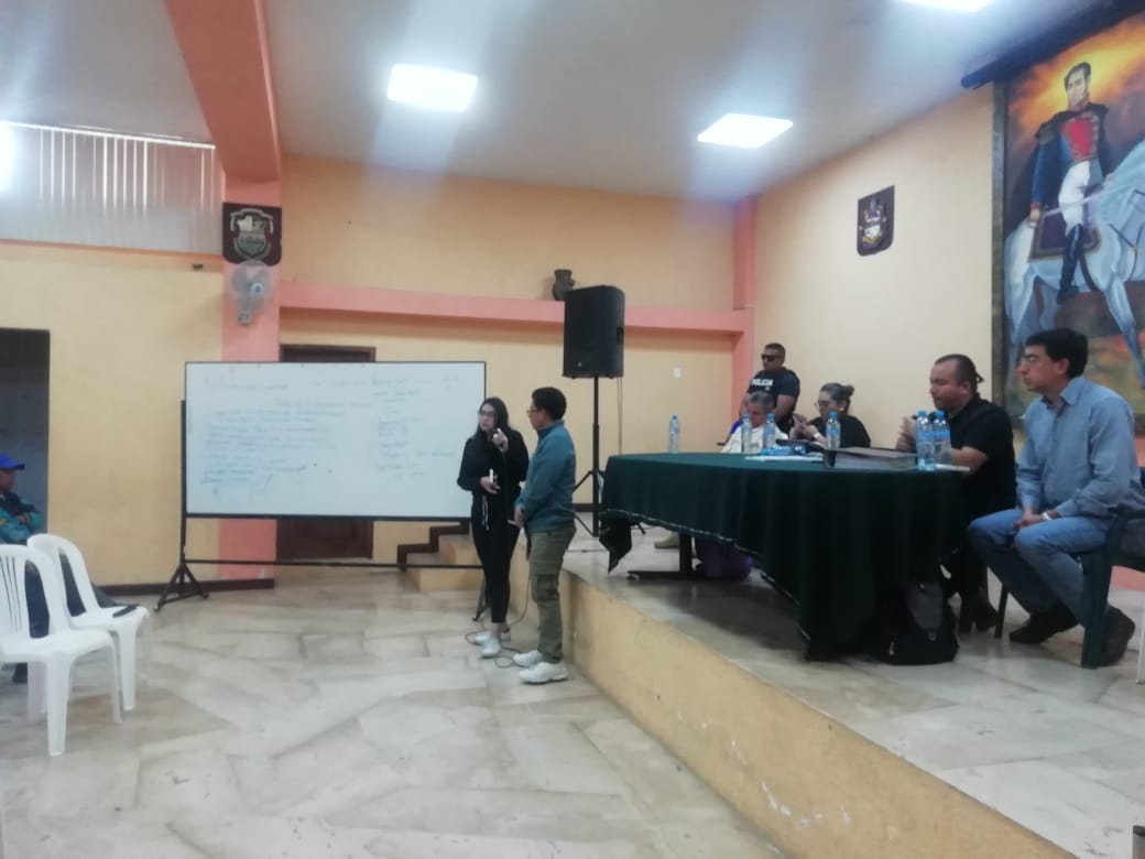 ViviendaEc's tweet photo. 📌 #Pallatanga | Equipo técnico de la Coordinación Regional #Zonal3 del #Miduvi, socializaron información sobre:
📋 Procedimiento de autoconvocatoria y aplicación de estatutos, en el marco del acompañamiento que brindamos a quienes realizan trámites de organizaciones sociales. https://t.co/OCtVrn0IVU