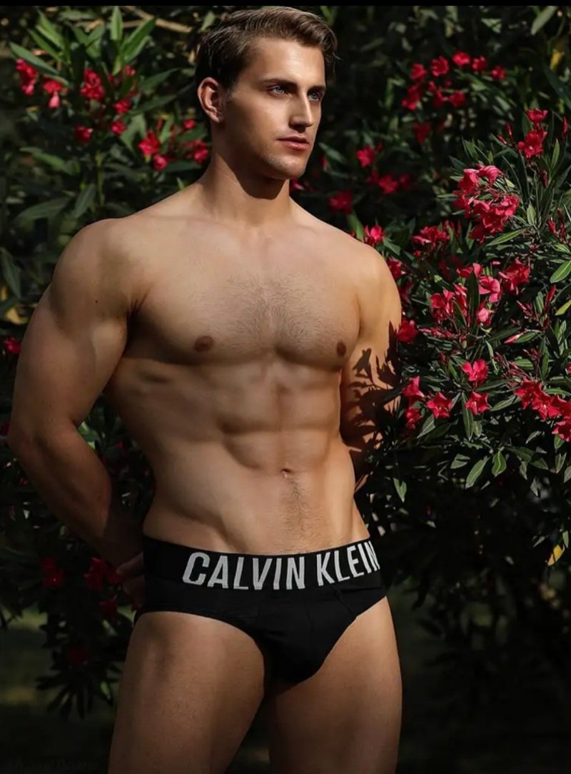Lipo37829952's tweet photo. Konstan 🙂😋🔥 #handsomemen #beardedmen #hairymen #inkmen #yummymen https://t.co/Avs3Qxqchy
