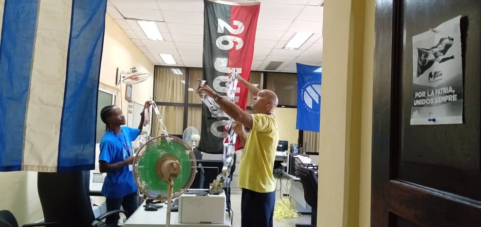 Osmany680953's tweet photo. Actividades de la Dirección de Control de ETECSA  en La Habana en saludo al Moncada que incluyó engalanamiento de  locales, actividad política y visita Museo de la Revolución. https://t.co/2xGxhAeuuF