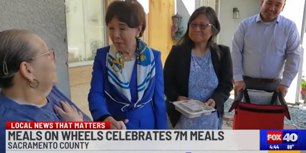 MOWCalifornia's tweet photo. Meals on Wheels Sacramento County was honored to have Congresswoman @DorisMatsui visit and deliver their 7 millionth meal in Elk Grove, CA! Thank you for your support! #MoreThanAMeal #CommunitySupport #7MillionMeals #MOWSAC https://t.co/hXS08E2Kpk