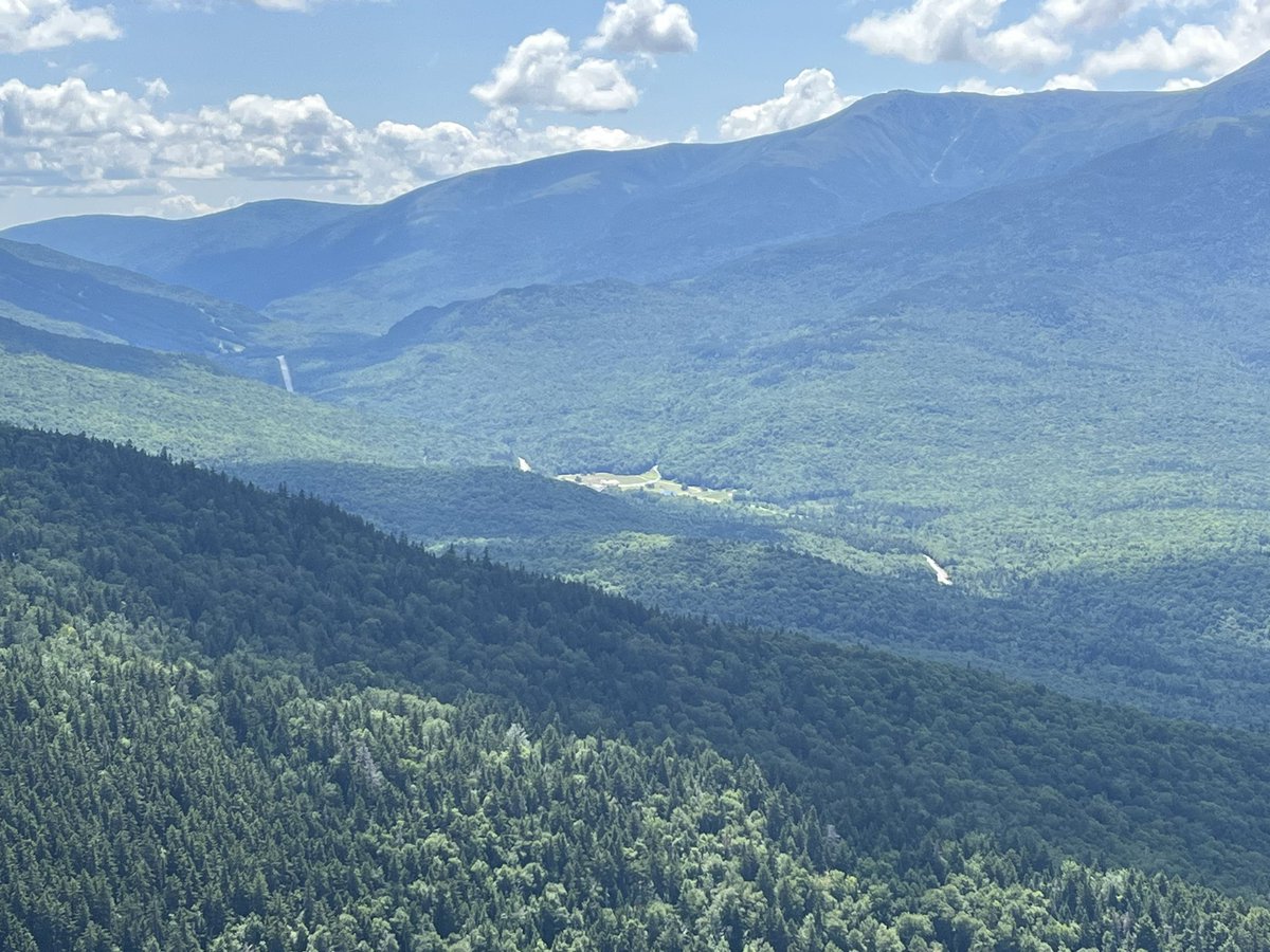 MarcHurBoston's tweet photo. Not an easy hike, but insane views. #ImpFace #PinkhamNotch https://t.co/7D9iWEjP5E