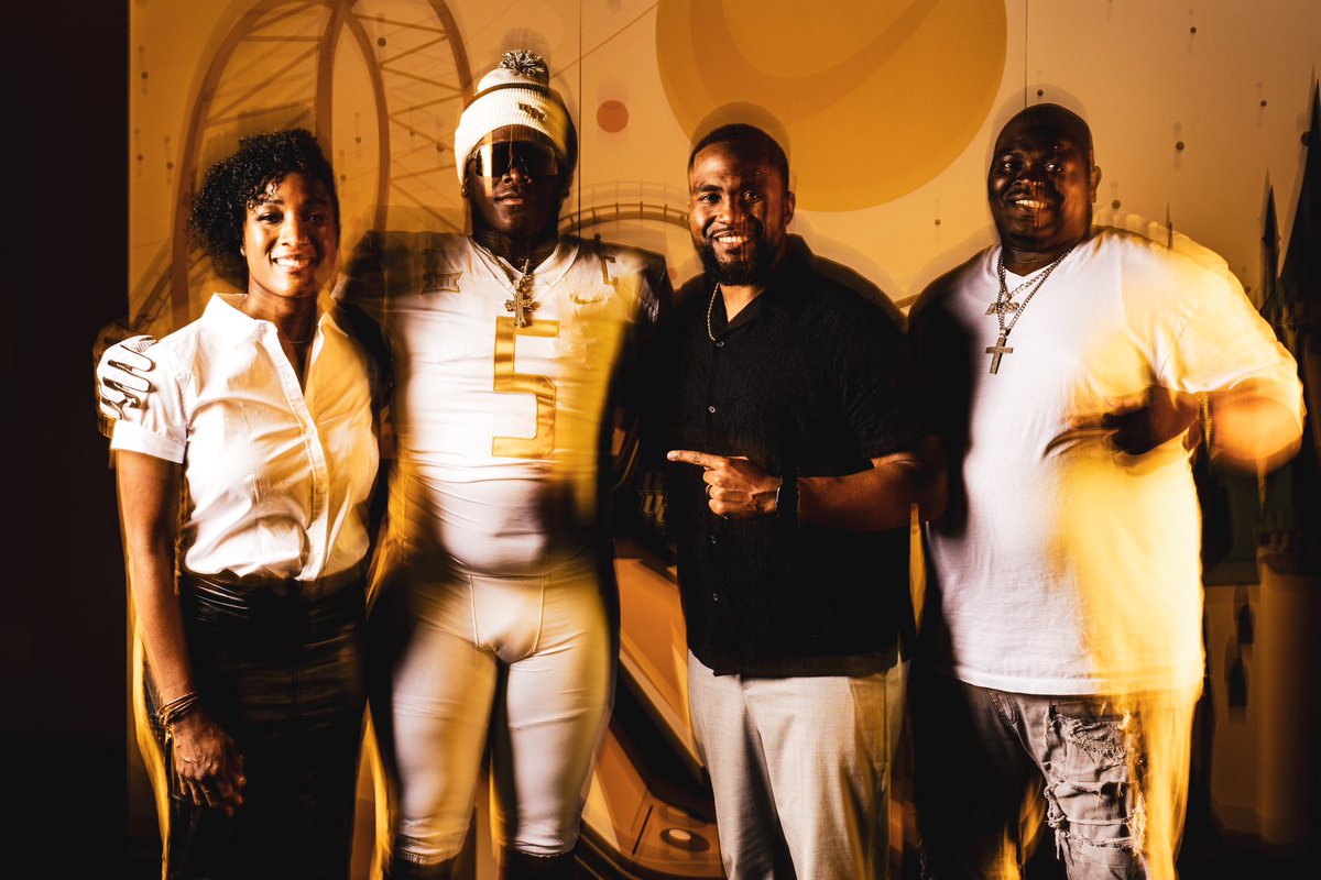 UCF Family Go show my Parents some love and Give them a Follow <a href="/Hud386/">HUD386</a> <a href="/HudMom5/">鷹麻POT</a> ⚔️💛🖤 #GoKnights #KnightVision25 #GKCO #ChargeOn #UCF