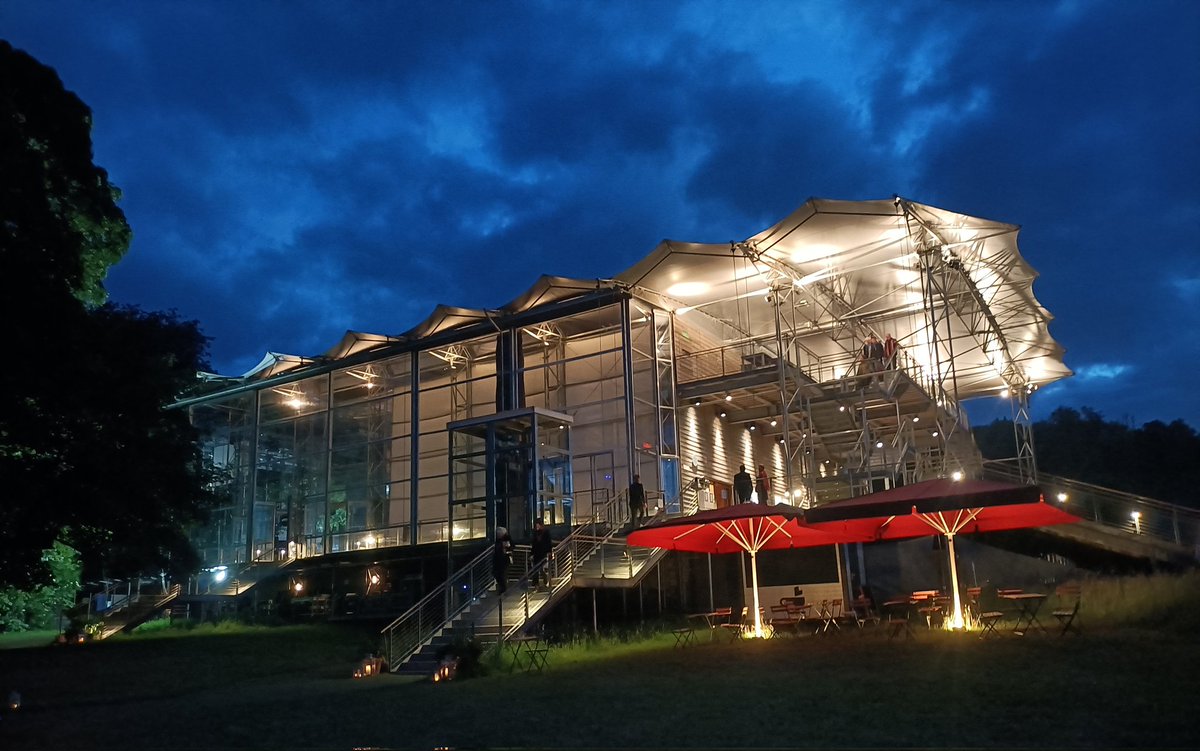 A beautiful final performance of Dream <a href="/GarsingtonOpera/">Garsington Opera</a>. Wow, what a blissful experience it's been. Look out <a href="/bbcproms/">BBC Proms</a>, faeries n' clowns  coming your way in September 🤡