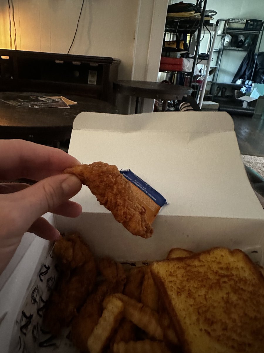 ThaddeusShores's tweet photo. ⁦@Zaxbys⁩ you better be counting your days if you think this a chicken strip https://t.co/kbi65gFyVK