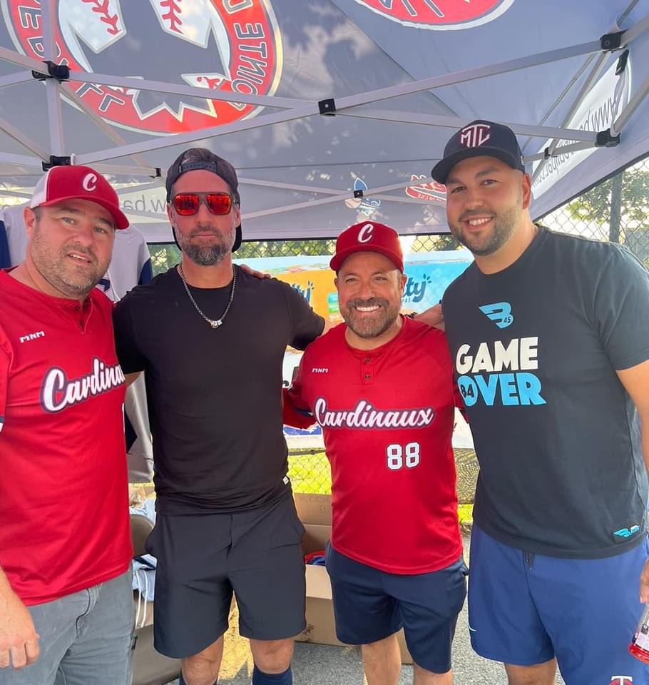 christianmarcge's tweet photo. Quel honneur de rencontrer mon idole Éric Gagné! Avec mon partenaire François Rousseau et Kevin Young représentant B45 merci aux Jets de Montréal pour l’accueil chaleureux! #LBMQ #EricGagne #GameOver  #BaseballSenior #CyYoung 
@CardinauxSt @thatank77 https://t.co/wINNYwc8Cl