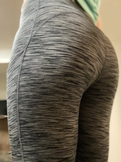 Am I looking good enough for Femboy Friday? https://t.co/h3Wgtm3FNM<a href="/tag/femboyfriday"class="tags"><span>#femboyfriday</span></a>