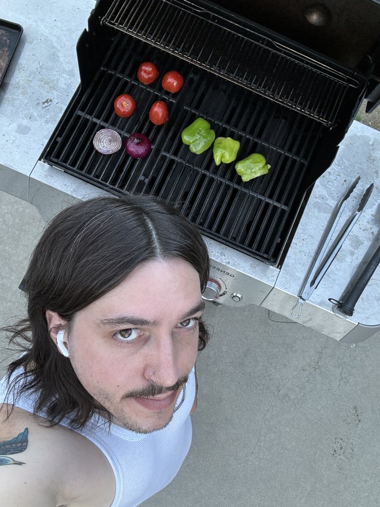 (dead) Daily Julian from Loveless (@dailycomeau) on Twitter photo 