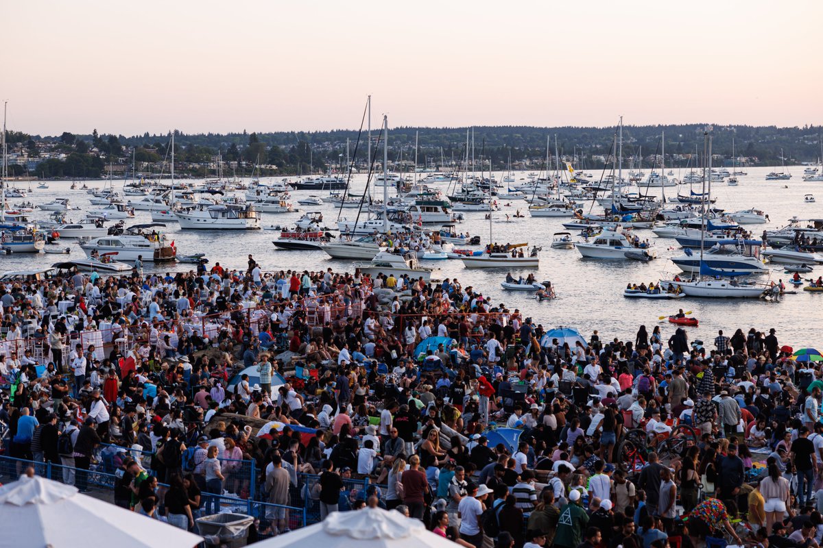 New for 2024, there will be a separate area for watercraft such as kayakers, stand-up paddlers, and row boats. This holding area is designed to allow paddlers to see the fireworks display at a safe distance and not be affected by factors such as wind, current, and power crafts.
