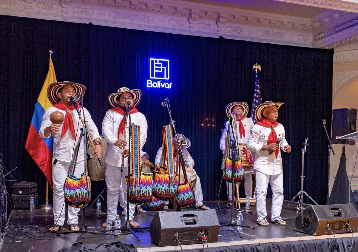 YamilHAranaP's tweet photo. Infinitas gracias a Los Gaiteros de San Jacinto, Mr. Black, Yeison Landero, Criss y Ronny y Camila Porto. Trajeron nuestro sabor a Washington y nos recordaron que seremos grandes si promovemos lo nuestro.

#BolivarSeTomaWashington https://t.co/ESqUu2hd0q