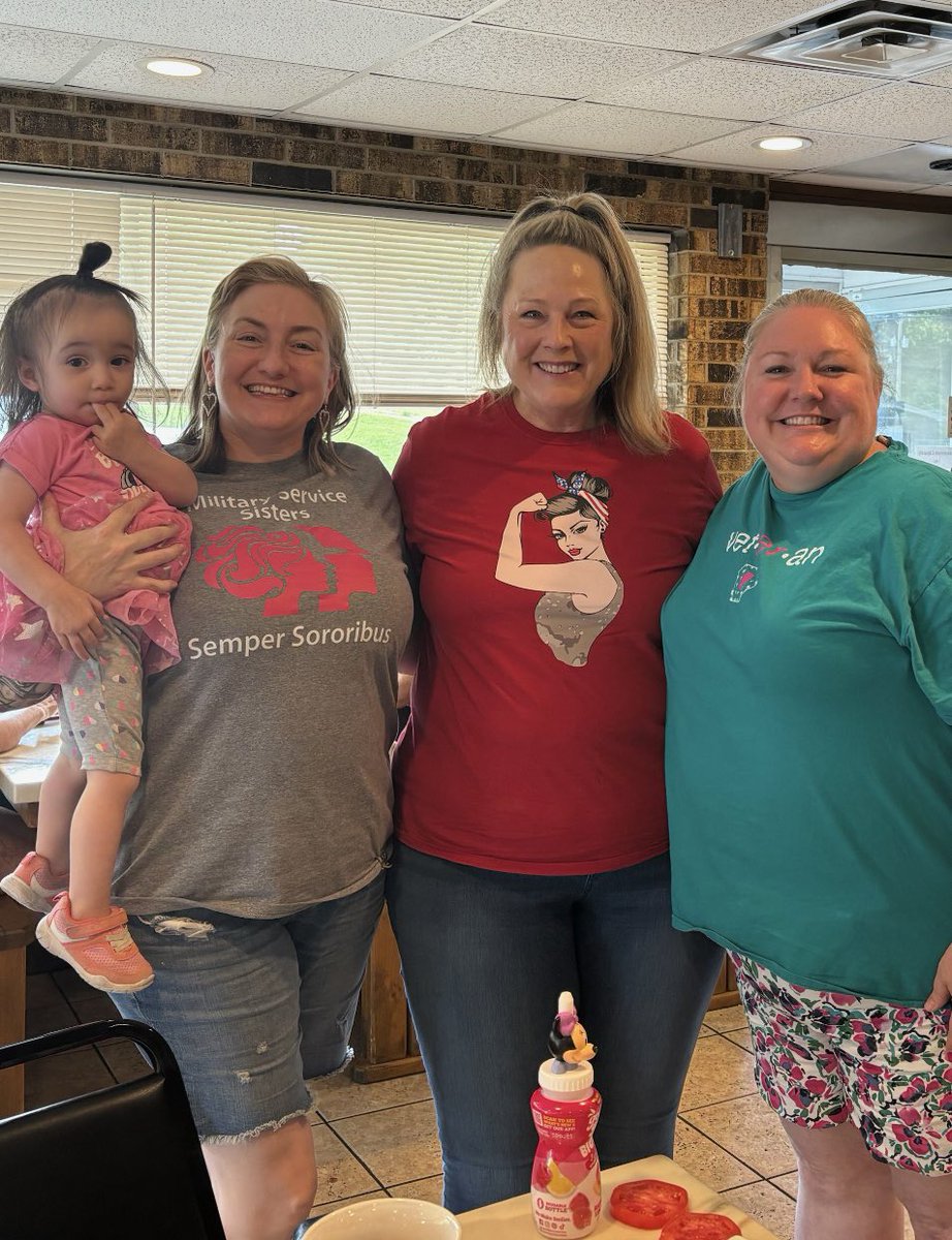 liferjuicelauri's tweet photo. So awesome to have lunch with these girlies today. What a treat. Military Service Sisters are the best. ๐งก #usmcvet #usafvets #militartservicesisters https://t.co/LhgnVplXOz