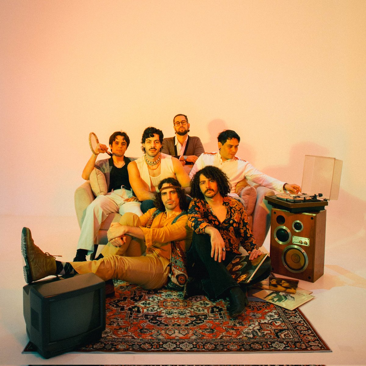 #NuevaFotoDePerfil porque ya viene #NuevaMúsica también 🫣
Estén pendientes por acá 👀