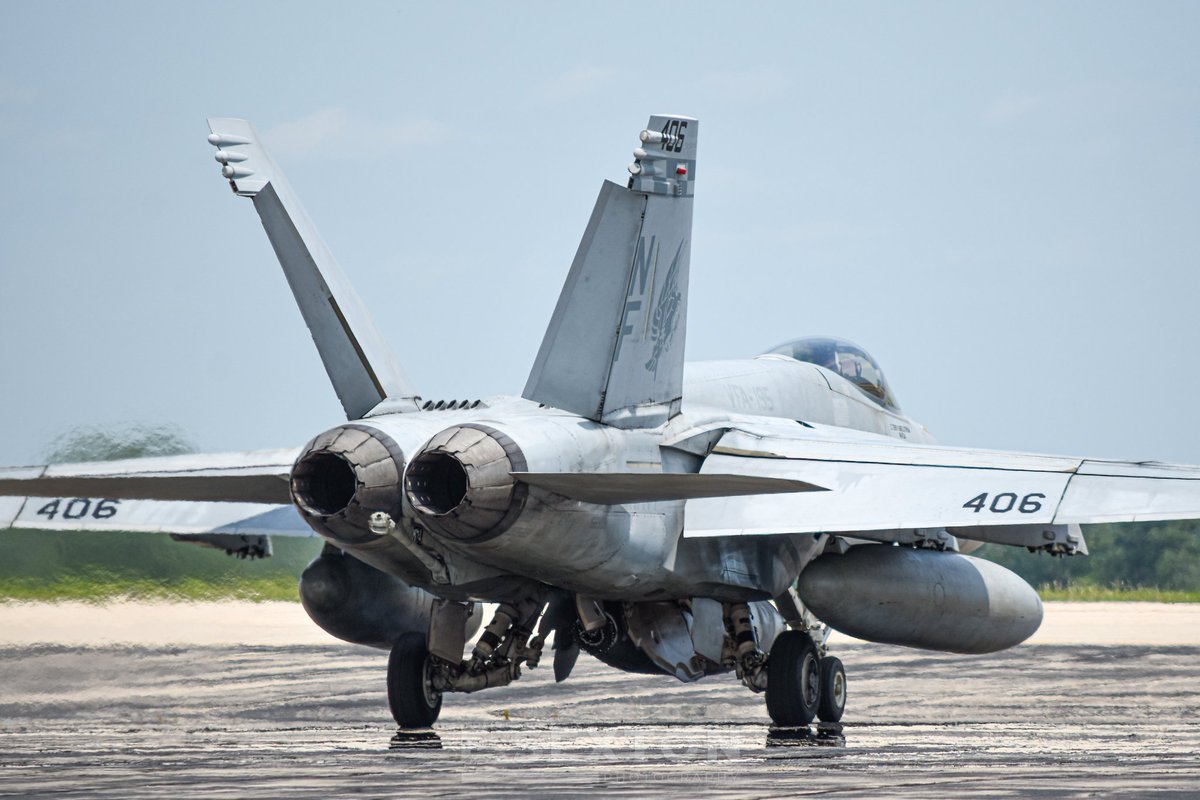 Edwin_SextonWx's tweet photo. The second of the two today at Forbes. 16-6909 from VFA-195 Dambusters, my first single seater superhornet here in Topeka
CS #EMPIRE32 https://t.co/oNFoDqDqQT