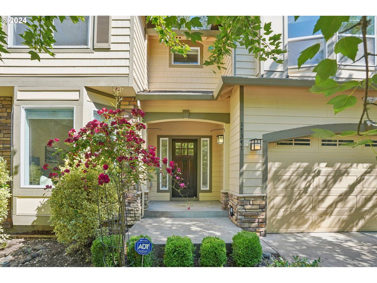 daniela_sardo's tweet photo. OPEN Sunday 7/21 @ 12:00-2PM 
Listing Address: 17347 AUBIN ST, Sandy, OR 97055
Listing Price: $599,995
Schedule a showing and request more information here: https://t.co/Z5LlBqGdYr https://t.co/6Mv6XLdHY1