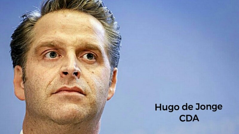 JanWBakkerNL's tweet image. Sinds Hugo de Jonge geen minister meer is, zie je hem in bijna iedere talkshow. Zelfs in sportprogramma's duikt hij op, zoals vrijdag in DE AVONDETAPPE.  Ik hoor hem nog zeggen tijdens CORONA: "Ik weet je adres, ik ken je postcode!." 
#deavondetappe