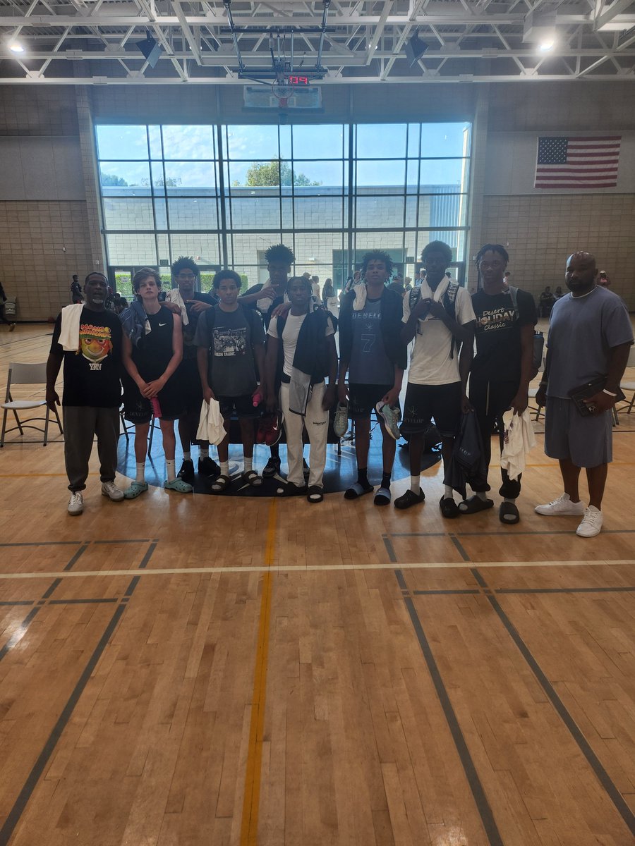 ll2_tt's tweet image. Appreciate all the Coach&apos;s ☎️ 
For Team Develop Dawgs 🐾
Lace&apos;em Up Fellas it&apos;s 🍟 Day!!!
#SpringxSummer 🥶