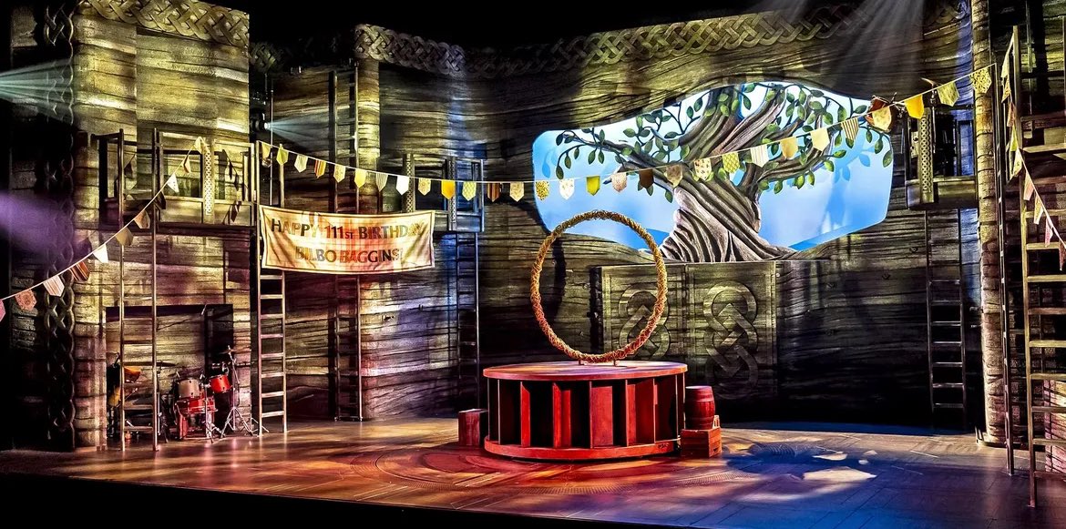 christaharris_'s tweet photo. First preview of Lord of the Rings: a musical tale is tonight @chicagoshakes ❤️ https://t.co/PnS8AtCwG1