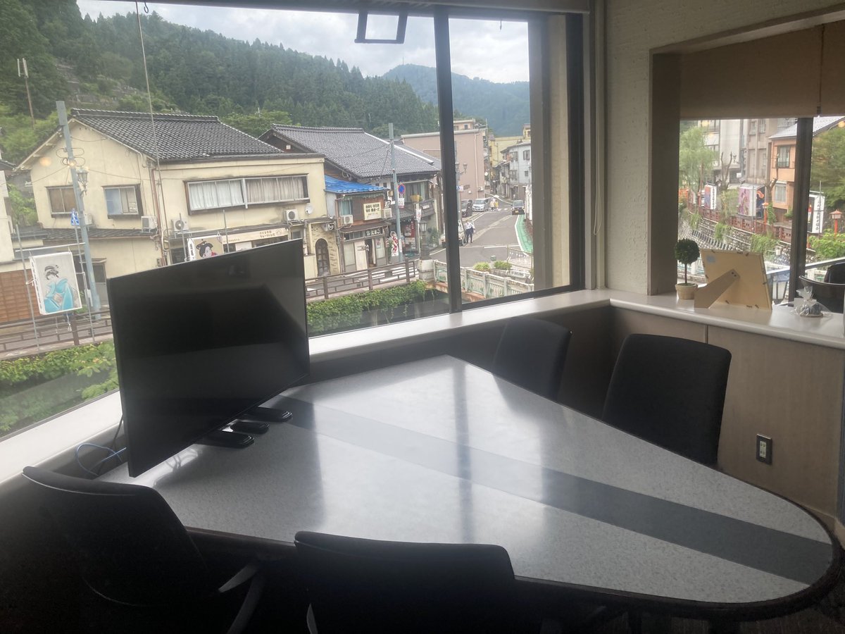 popapepepo's tweet photo. 暑いのてCafe98℃で休憩しました!
クラフトコーラ美味し
#Cafe98℃
#湯村温泉
#ココ・シャベル https://t.co/gv5ENPNeyH