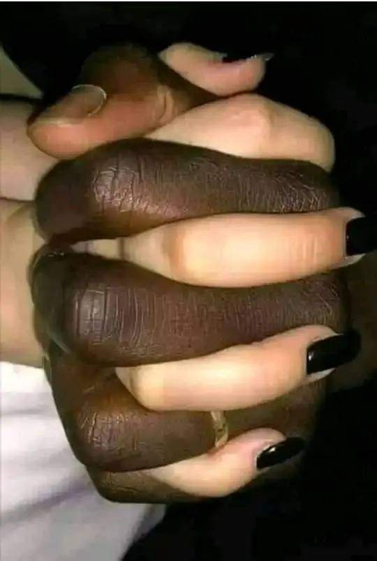 तुझे क्या लगता है गालिब ?
मुझे तो सरकारी नौकरी लगती है 😜