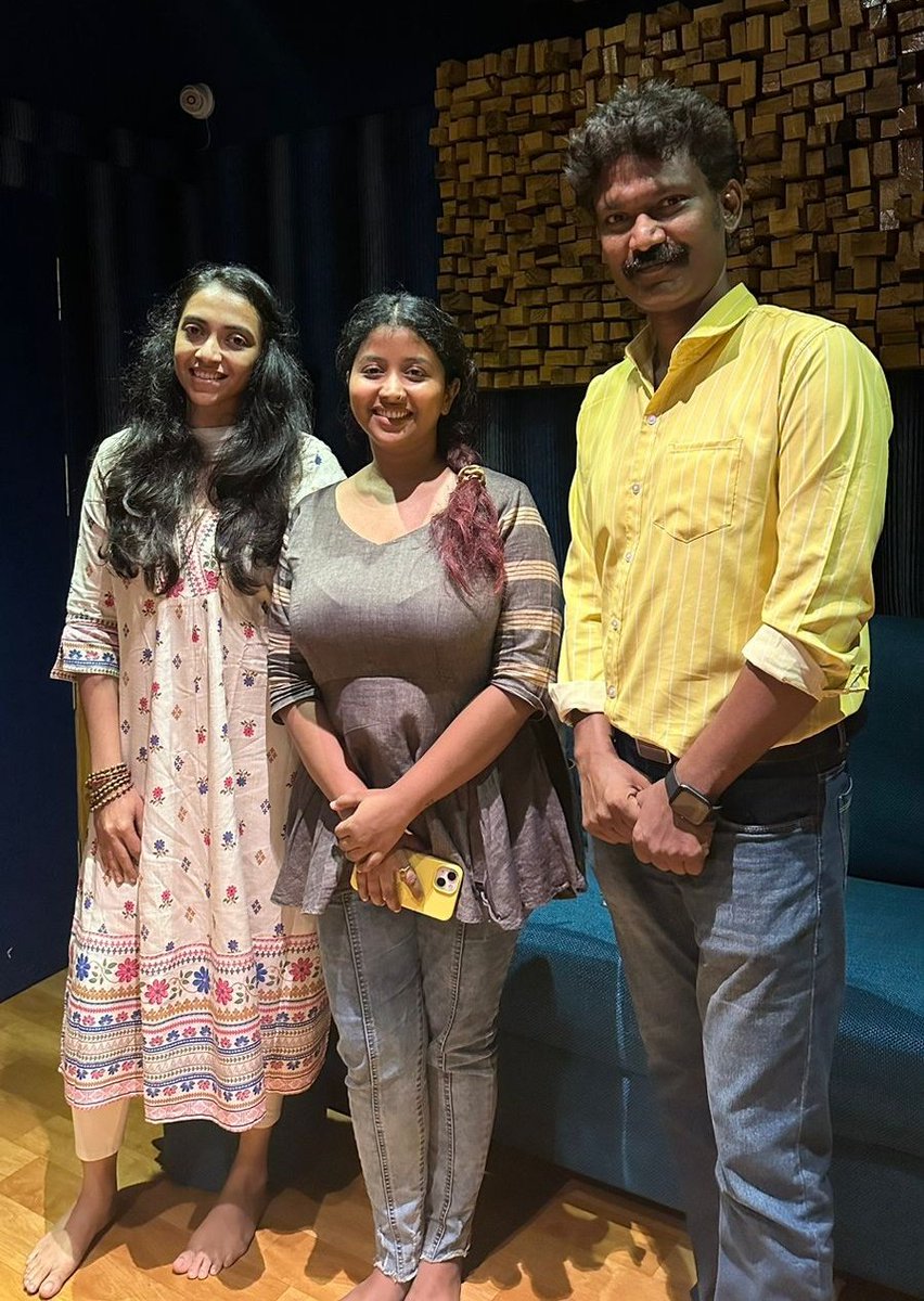 MuthamilRms's tweet photo. An amazing recording session with singer #aanandijoshi , music composer Revaa and team.. 🙂 @revaamusic
@nadabindurecordingstudio @ashlay_jc https://t.co/UUBAq5mYIg