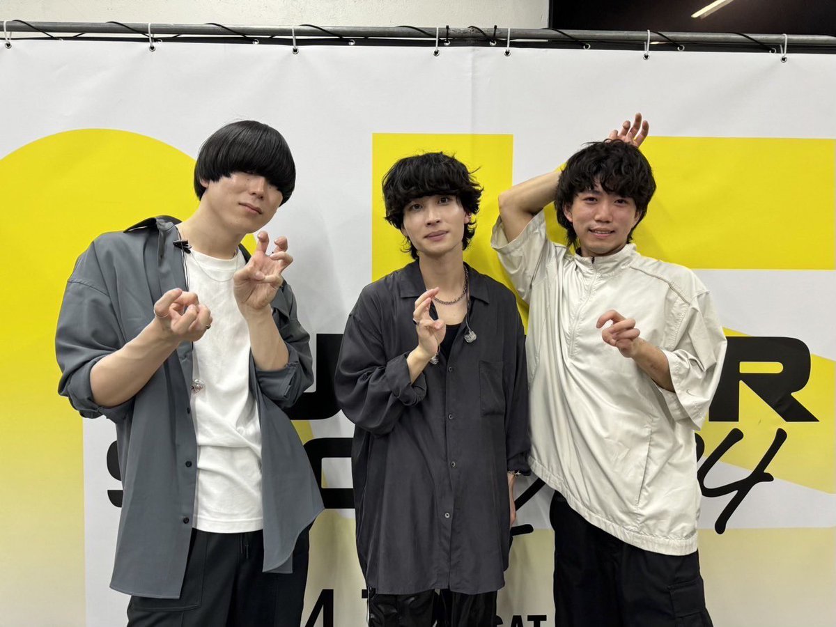 NUMBERSHOT_'s tweet photo. 【シャイトープ】
カウントダウンから士気が上がり、疾走感あふれる"誘拐"から始まったシャイトープのステージ
"ランデヴー"ではドー��が光に包まれました！
会場に響く手拍子とともに「始まったぞナンバーショット！」
初めてのナンバーショットはいかがでしたでしょうか！
#NUMBERSHOT
#シャイトープ https://t.co/LFM0paPvFs