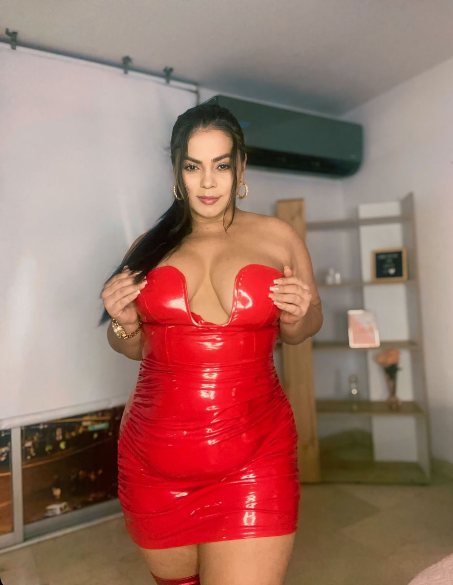 DonnaMilf_1's tweet photo. I had this red guard👅😈I love the red https://t.co/dPNou2tEHC