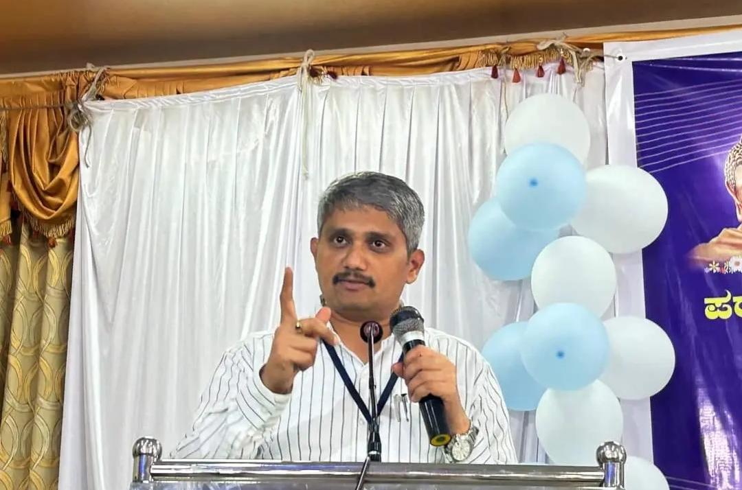 SAlaganchi's tweet photo. ಖ್ಯಾತ ವಿಚಾರವಾದಿಗಳು, ಚಿಂತಕರು,ಕವಿಗಳು, ಅಕ್ಕ IAS ಅಕಾಡೆಮಿಯ ಸಂಸ್ಥಾಪಕರು, ತರಬೇತಿದಾರರು ಹಾಗೂ ಮಾರ್ಗದರ್ಶಕರು ಆದ #ಡಾಶಿವಕುಮಾರ್ ಅಣ್ಣ ರವರಿಗೆ ಹುಟ್ಟು ಹಬ್ಬದ ಶುಭಾಶಯಗಳು
@Shivaku12937211 https://t.co/VcCohvkCn5