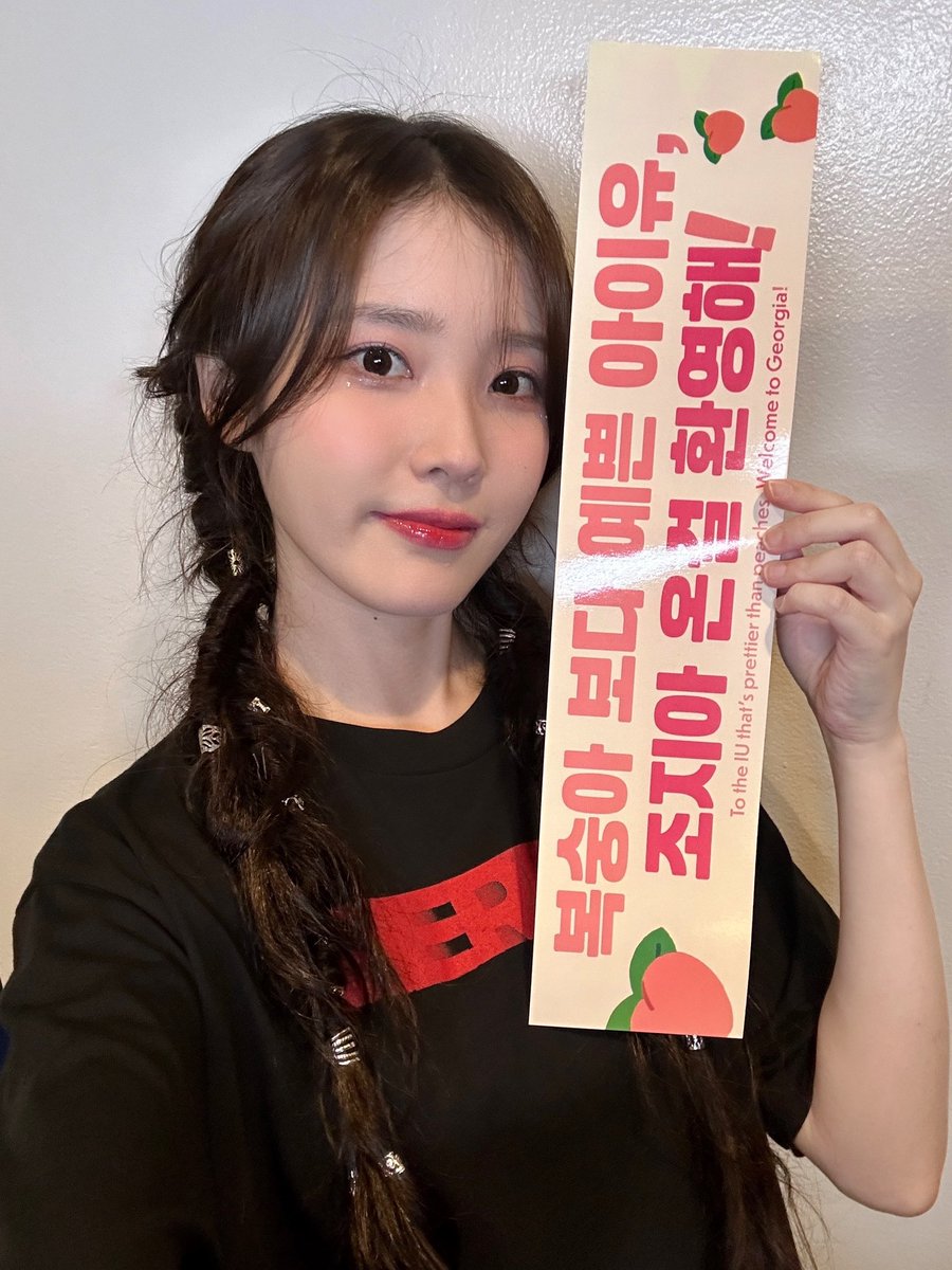_IUofficial's tweet photo. [📷]
240719
2024 IU HEREH WORLD TOUR
CONCERT IN ATLANTA

복숭아보다 예쁜 유애나🍑
환영해 줘서 고마워🩷

#아이유 #IU
#HEREH #IU_WORLD_TOUR https://t.co/QSShwE9cGw