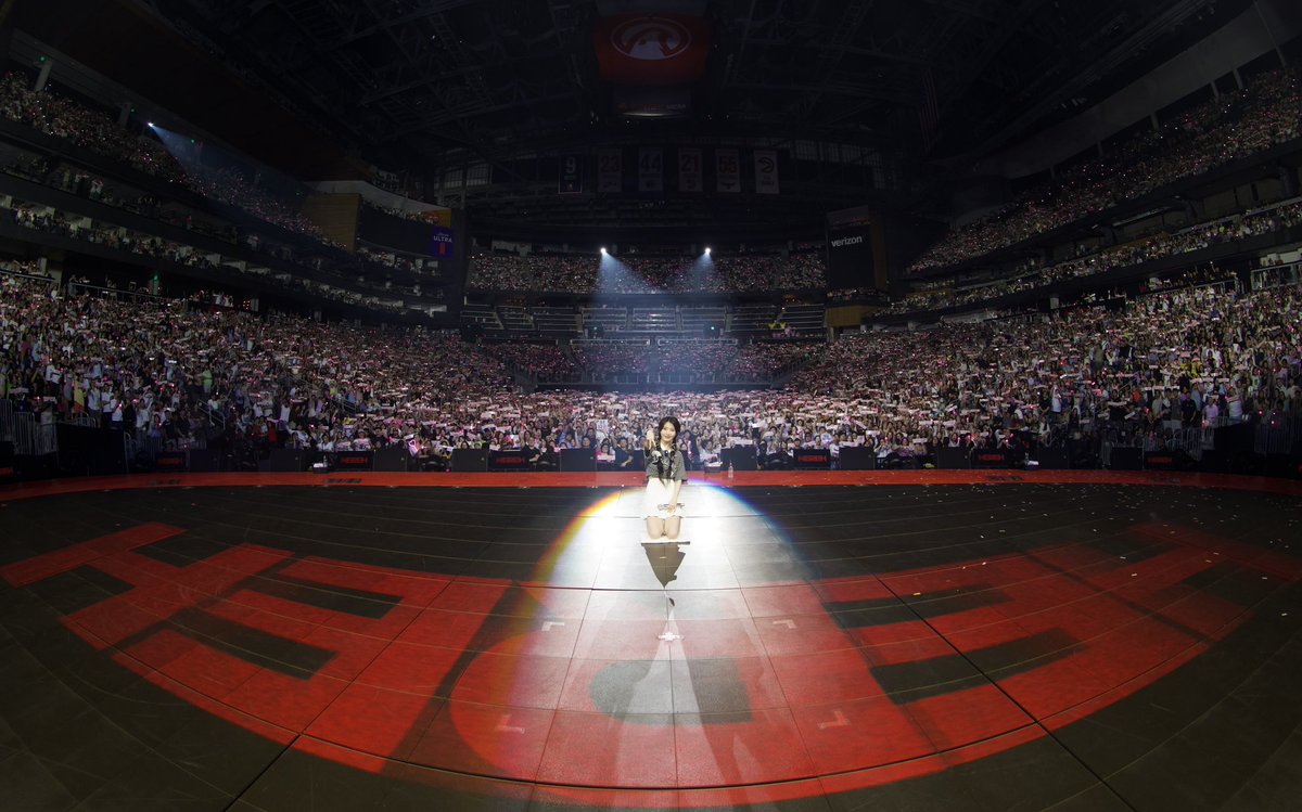 _IUofficial's tweet photo. #아이유 #IU
#HEREH #IU_WORLD_TOUR https://t.co/9INPYoyWZj