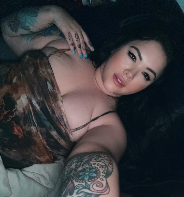 Hi 🖤 https://t.co/NJphorXewc