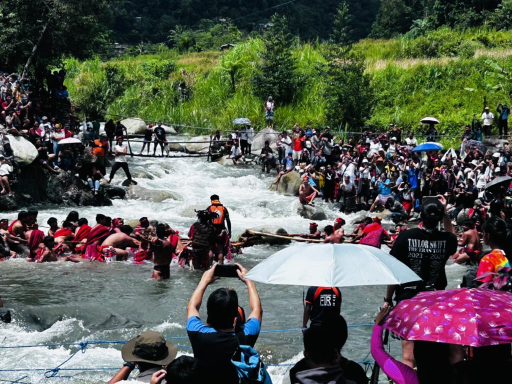 BicolanoP's tweet photo. Deep in the heart of Ifugao, in the town of Hugduan is the Punnuk which is a tugging ritual done in the Hapao River. Our beloved 🇵🇭is rich in nature and history. #LovethePhilippines @TourismPHL #WorldHeritageSite #BicolanoPenguin #MangroveLovingPenguin #Ifugao #Punnuk https://t.co/784A3SPAsq