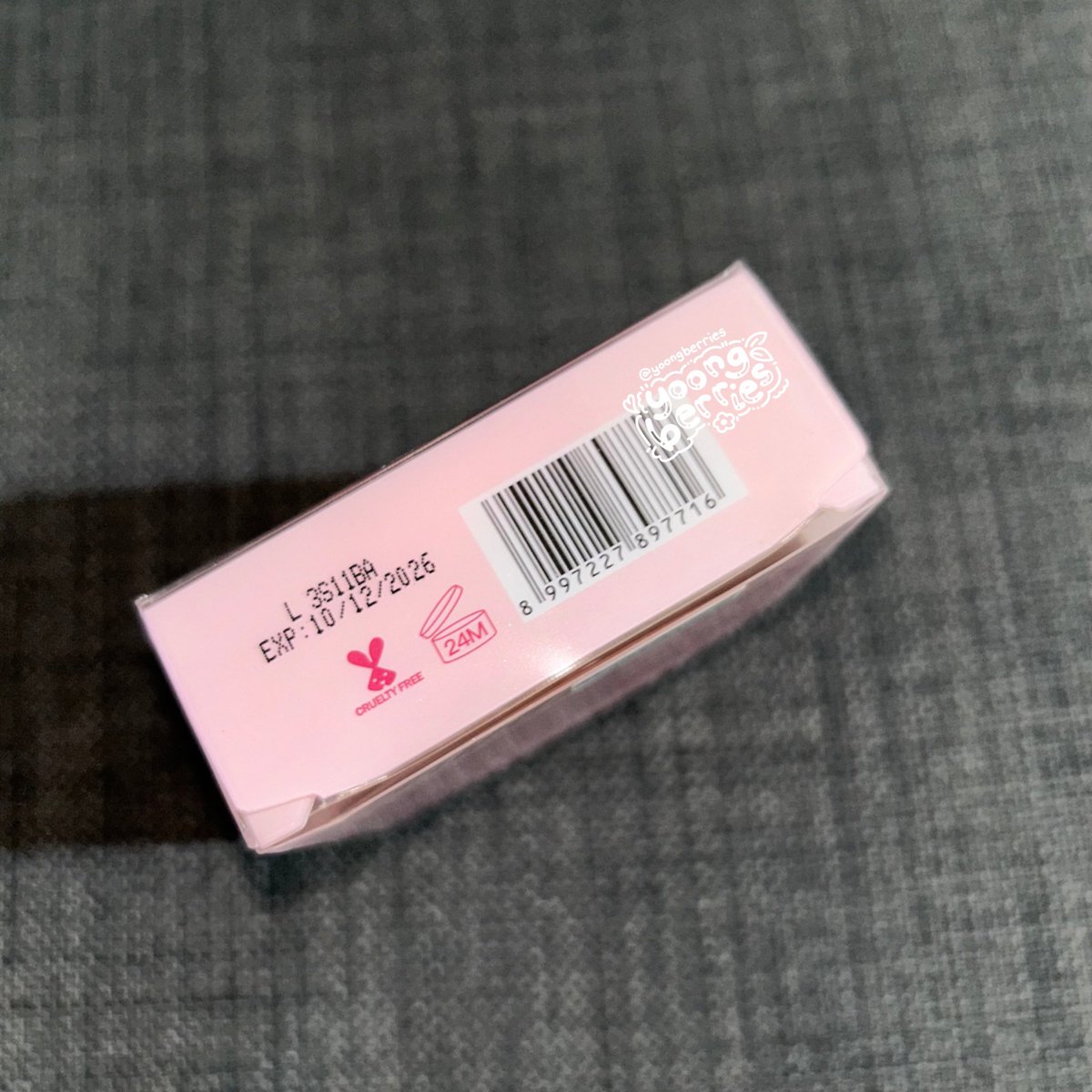 yoongberries's tweet photo. freebie:

(clean sponge; used half) https://t.co/mSLnFCAOqb