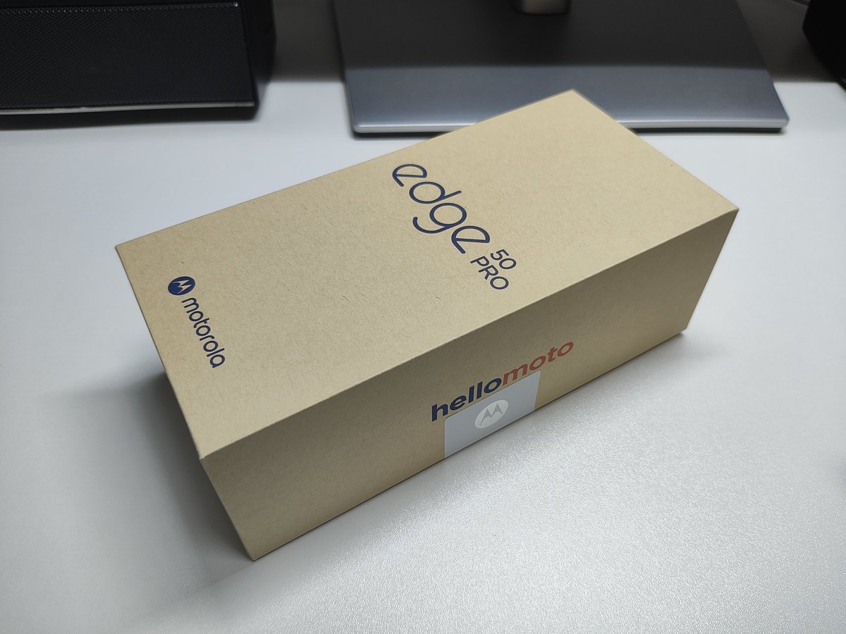 LumiAvant's tweet photo. ﾔﾊ､moto. #razr40ultra https://t.co/BwtJ6A0KQi