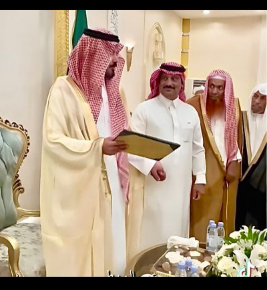 fahad_amash's tweet photo. أبارك لأخي الشيخ عبداللطيف بن مريبد بن حامد بن هنود بن ربيق @bin_hnod_robeq بمناسبة صدور الثقة الكريمة، تعيينه شيخاً لقبيلته وقرى الريان  بـ #وادي_الفرع  جنوب #المدينة_المنورة https://t.co/wOujBhVDk0