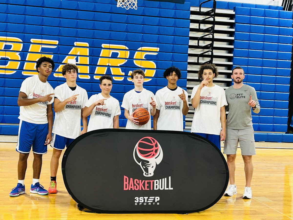 PTT_Hoops's tweet photo. Yes Sir🏆🏆 #Growth #Brotherhood 

#PTTHoops 15u squad back at it this weekend 🧱  @ZerGravityBB https://t.co/afahSUiN1c