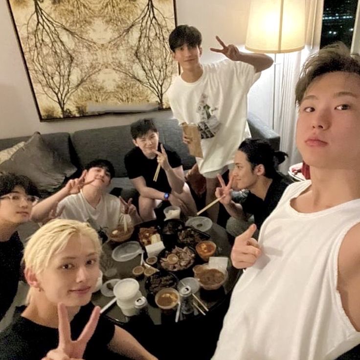 jamesrexic's tweet photo. seventeen members as edtwt users https://t.co/t1uE3QAFIw