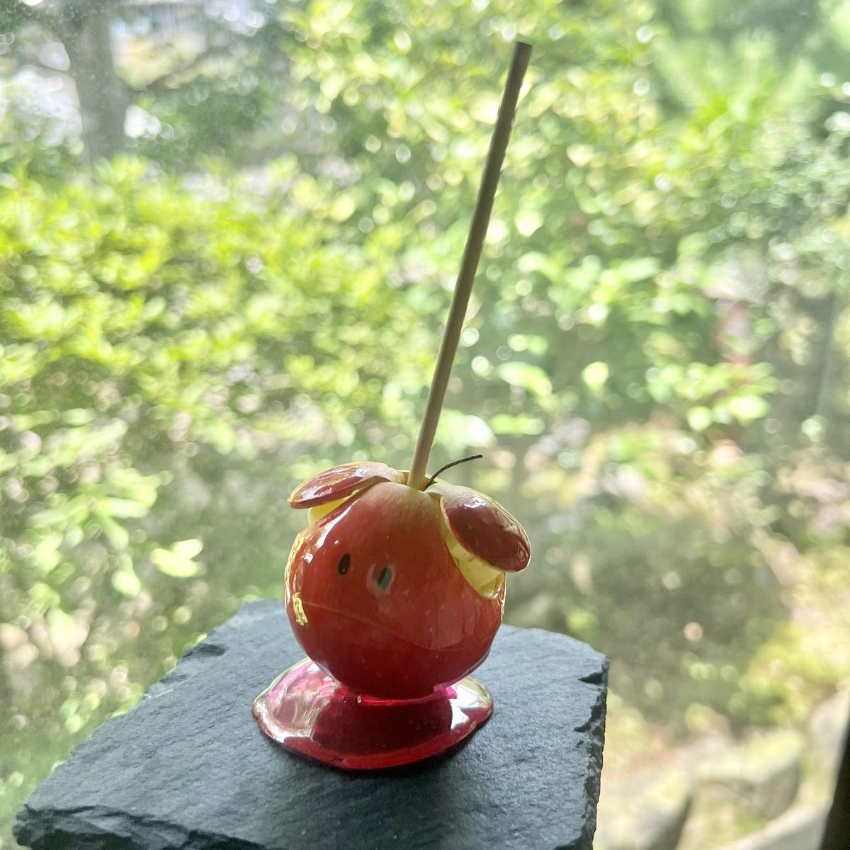 RiYO___14's tweet photo. りんご飴ハロ完成！！
このまま、ほしきたベースのコンペに提出しなければ🍎💨

#ガンプラ #食べ物系ハロ #ほしきたベース https://t.co/2oHxK2Xdwt