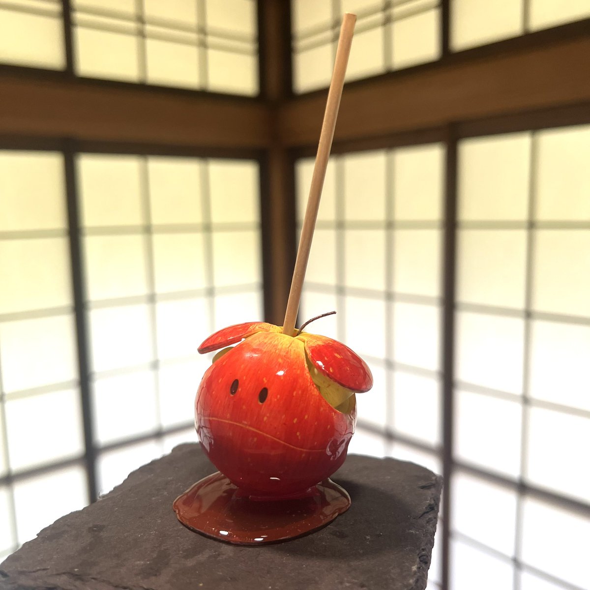 RiYO___14's tweet photo. りんご飴ハロ完成！！
このまま、ほしきたベースのコンペに提出しなければ🍎💨

#ガンプラ #食べ物系ハロ #ほしきたベース https://t.co/2oHxK2Xdwt