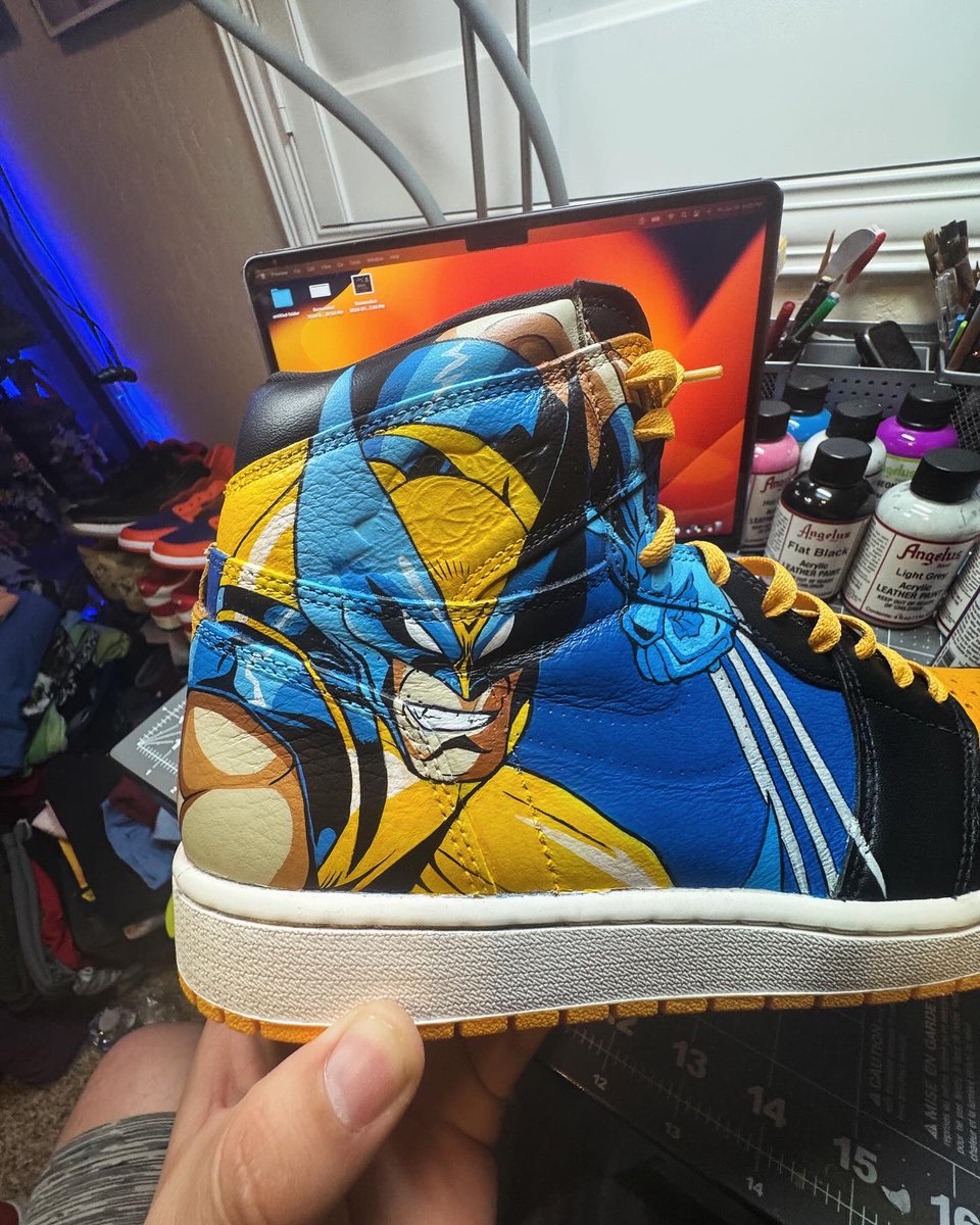 JTRCustoms's tweet photo. The Wolverine: Weapon X Custom Jordan 1  Paints 🎨: @angelusdirect  #wolverine #logan #xmen #AngelusDirect #jordan1 #customsneakers https://t.co/1D4VHzdpzK