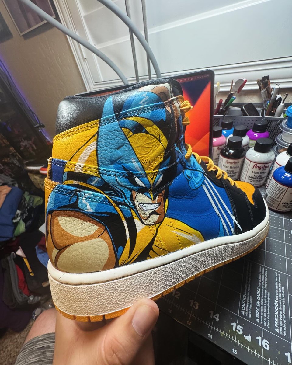 JTRCustoms's tweet photo. The Wolverine: Weapon X Custom Jordan 1  Paints 🎨: @angelusdirect  #wolverine #logan #xmen #AngelusDirect #jordan1 #customsneakers https://t.co/1D4VHzdpzK