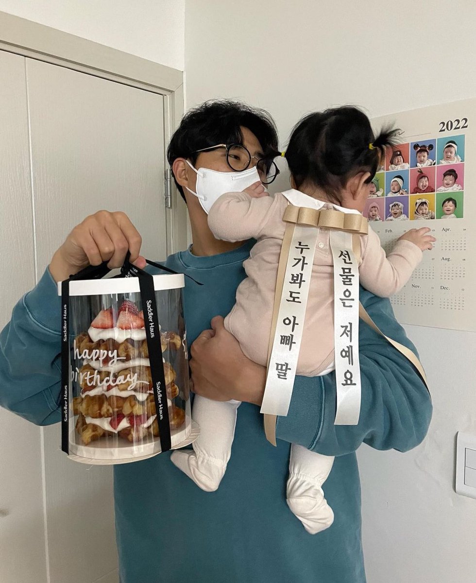 D1fferent_u5's tweet photo. 누가봐도 아빠 딸 
선물은 저예요 

🥹🥹🥹🥹🥹🥹🥹🥹 https://t.co/pD0GsLo2tw