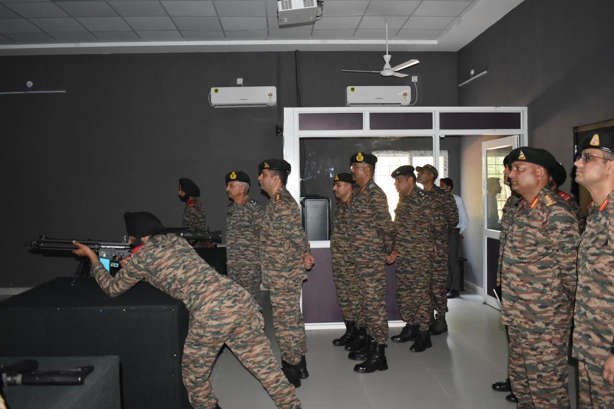 suryacommand's tweet photo. #IndianArmy 
#SuryaCommand
Lt Gen PS Shekhawat, GOC, Madhya Bharat Area visited Punjab Regimental Centre and Sikh Regimental Centre at #Ramgarh cantt to review training of #Agniveer. He complimented the Centre of high standards of training and infrastructure development. The General exhorted the #Agniveers to strive for excellence and maintain high morale.
@adgpi_IA
@ProDefLko
@PRODefDehradun
@SpokespersonMoD
@HQ_IDS_India