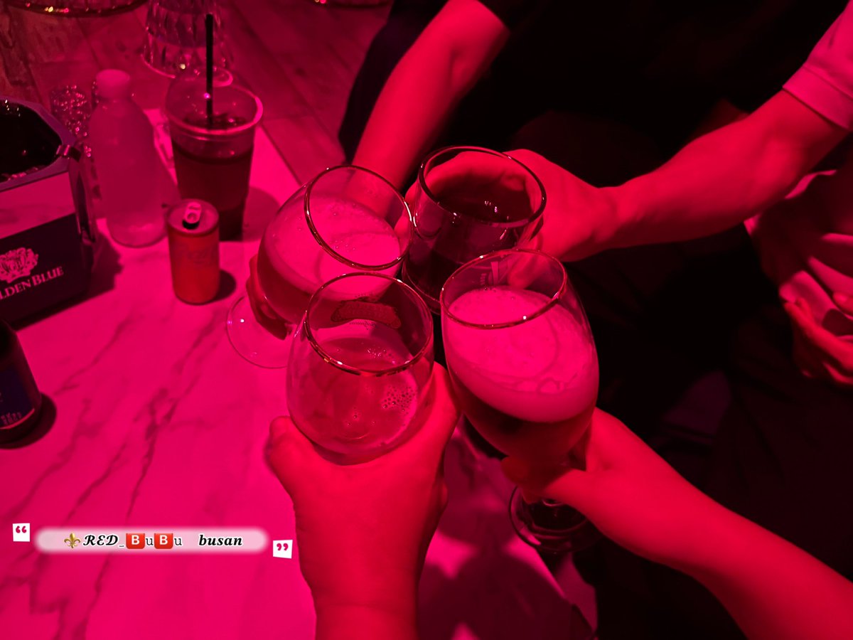 우리도 왔다!  AWESOME! 🥳

친한 동생 부부와 커피 마시자고 만나서 제수씨의 추진력으로 급 방문.  나름 좋은분들 만나고 재밌었다.🤝

마음맞는 동갑부부님 만나서 끝까지 달렸고 미련없이 잘~~ 놀았다ㅋㅋㅋ
<a href="/k12901233/">보드리부부</a>     <a href="/J_Y_s2__/">Moo</a> 

#부산부부
#어썸
#awesome
#부커만남